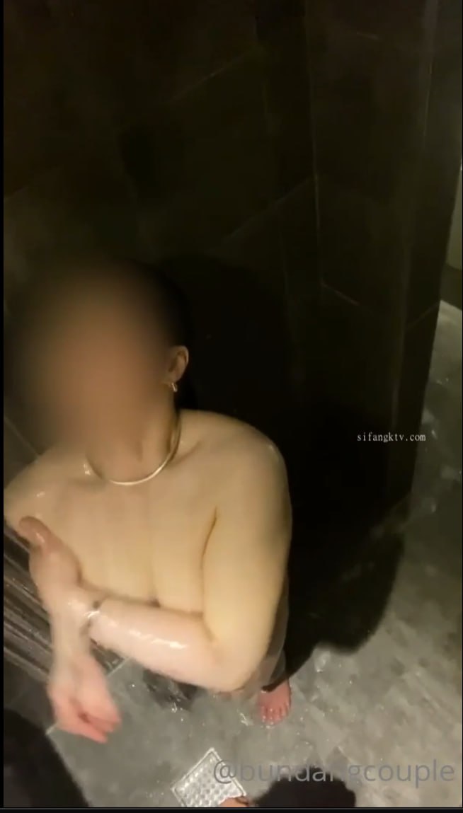 正妹主播清新自慰〜买了假屌终於派上用场〜上百粉丝希望坐上去摇